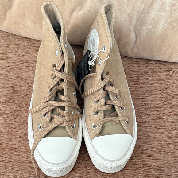 Converse Chuck Taylor All Star High-Top Platform Sneaker Suede - Picture 1 of 4
